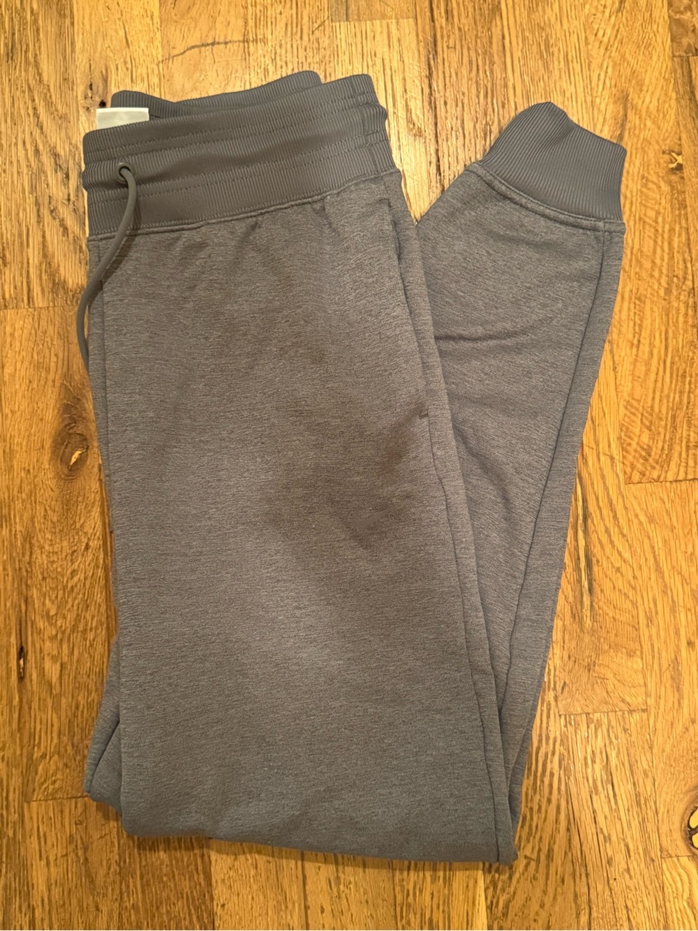 Nike Therma-FIT One
Women's High-Waisted 7/8 Joggers